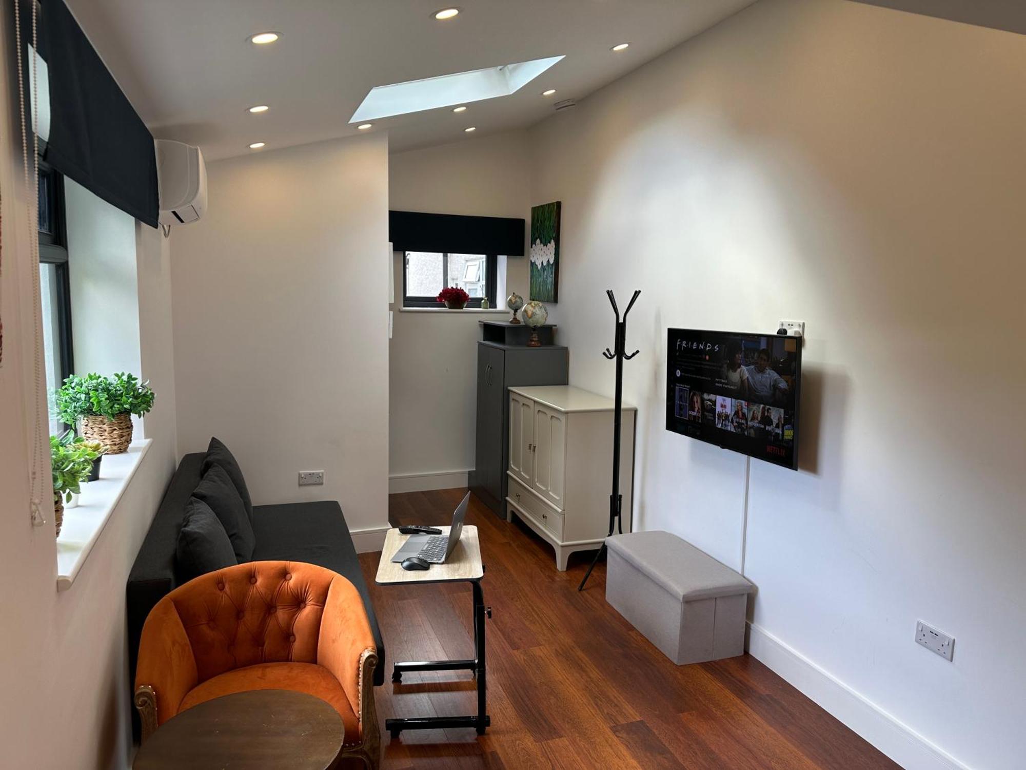 Bespoke Gallery Guesthouse Hendon Exterior photo