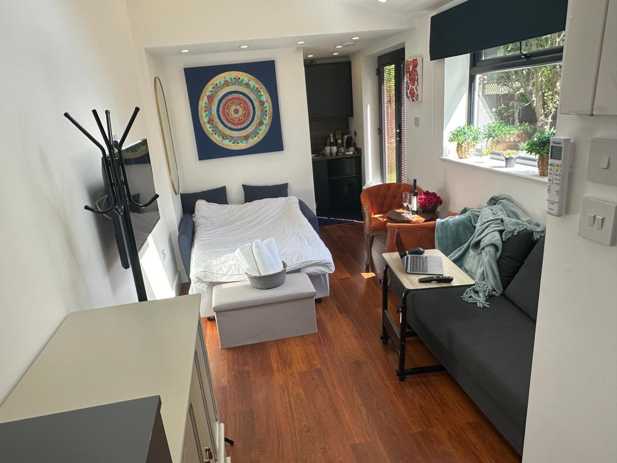 Bespoke Gallery Guesthouse Hendon Exterior photo